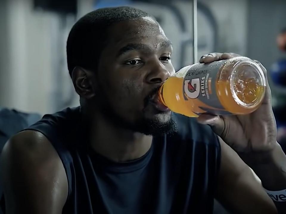 Screenshot shows Kevin Durant drinking Gatorade in a commercial.