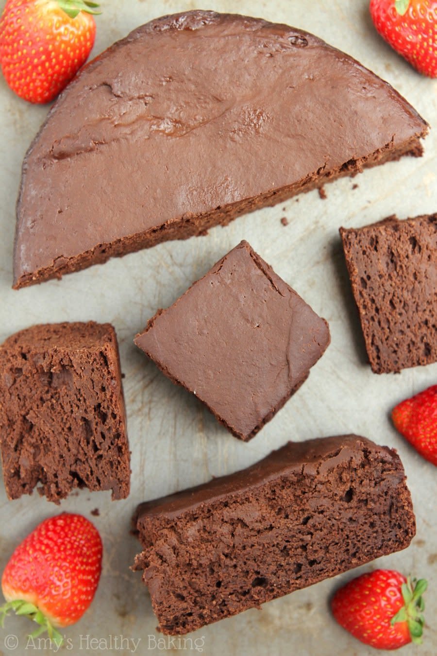 <strong>Get the <a href="http://amyshealthybaking.com/blog/2014/09/11/skinny-slow-cooker-chocolate-fudge-cake/" target="_blank">Skinny Slow Cooker Chocolate Fudge Cake recipe</a> from Amy's Healthy Baking</strong>