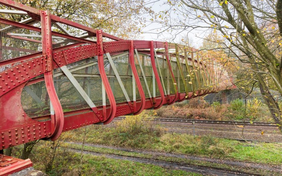 Deep Pit railway footbridge