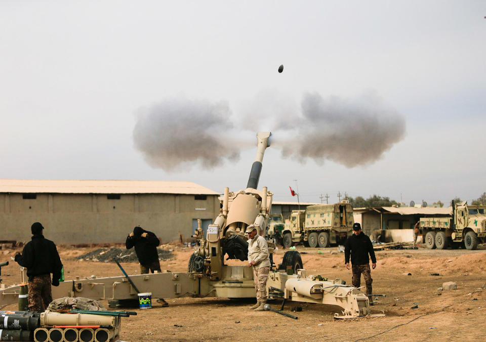 Iraqi army fires towards Islamic State militant positions in Mosul from outskirts of Bartila