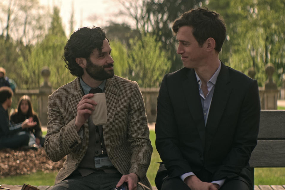 (L to R) Penn Badgley as Joe Goldberg, Stephen Hagan as Malcolm in episode 401 of You. (Netflix)