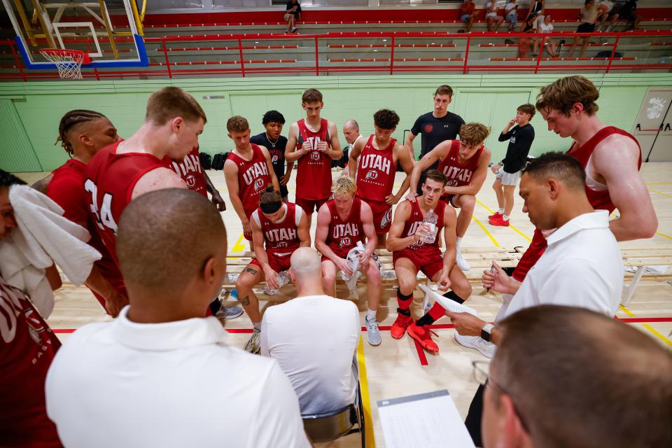 Utah basketball coach huddles up his team during an exhibition game in Spain, where the Runnin’ Utes played four contests this summer. | University of Utah Athletics