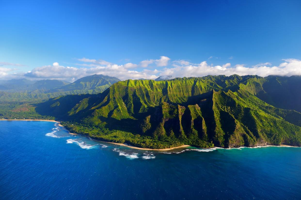 <p>Aerial view of Na Pali coast, Kauai, Hawaii</p> (Getty/iStock)