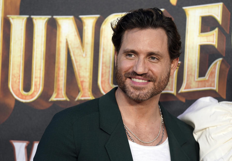 El actor venezolano Edgar Ramírez, miembro del elenco de "Jungle Cruise", posa durante el estreno mundial de la película el sábado 24 de julio de 2021 en Disneyland, en Anaheim, California. (AP Foto/Chris Pizzello)