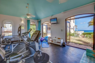 <p>There’s also a gym to help you keep up your beach bod. (Airbnb) </p>