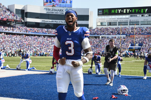 Damar Hamlin visits Buffalo Bills teammates for first time since injury 