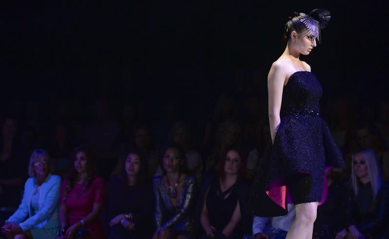 Sexy eveningwear rocks opening runway