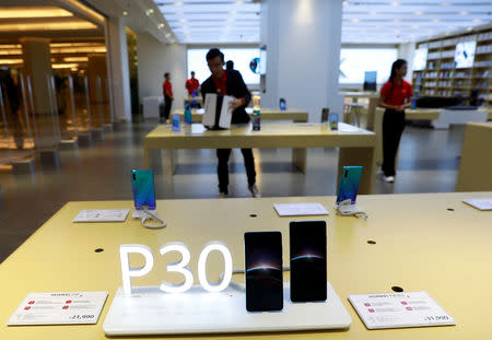 Huawei P30 phones are displayed at Huawei Flagship Store in Bangkok, Thailand May 23, 2019. REUTERS/Soe Zeya Tun