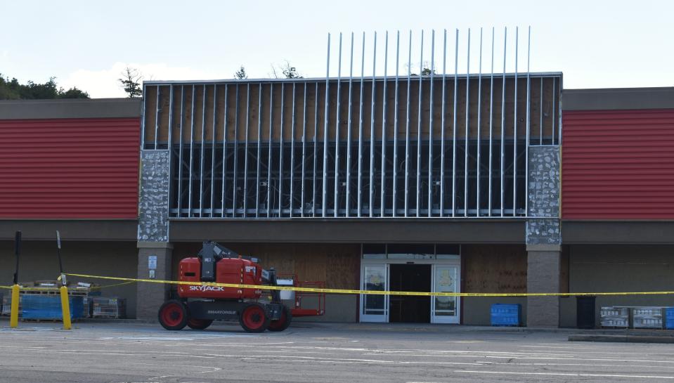 Former Staples set to become new Planet Fitness location.