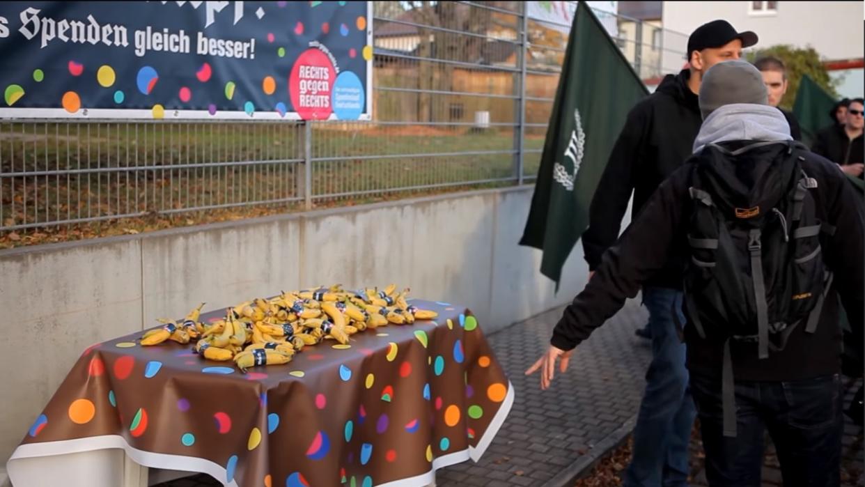 Neo-Nazis given free bananas on their march (RECHTS GEGEN)