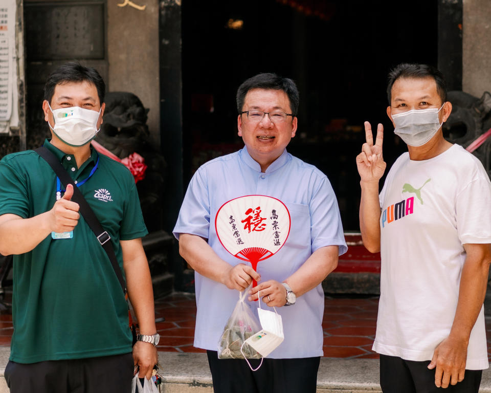 民進黨嘉義市長參選人李俊俋在嘉義市城隍廟前舉行黨公職團結誓師大會，誓言打一場高格調的選戰，讓嘉義不一樣，「贏回嘉義、黨籍議員全壘打」。 圖：取自李俊俋臉書