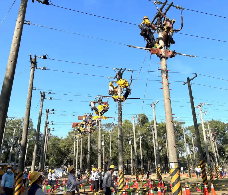 ▲台灣電力公司舉辦第56屆技能競賽，電力職人相互切磋較勁，以持續精進電力核心技能。(圖／記者黃守作攝，2024.01.17)