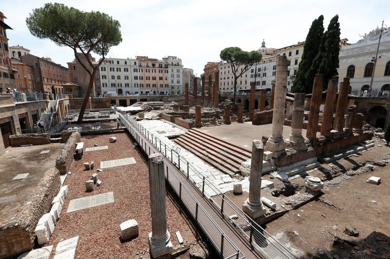 Vista general muestra la zona arqueológica de Largo Argentina un día antes de su reapertura al público tras su restauración, en Roma