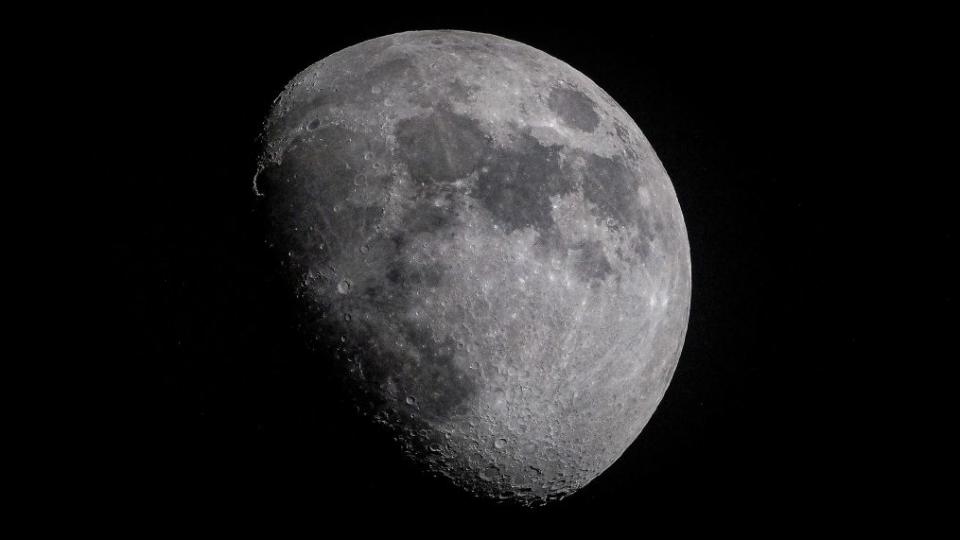 La NASA trabaja con sus socios internacionales en la creación de un método para medir el tiempo en la Luna, vista desde Kars, Turquía, el 18 de mayo. Crédito: Omer Tarsuslu/Anadolu/Getty Images