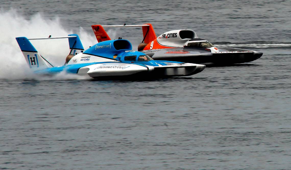 Final day views of Columbia Cup and Over the River Air Show action from the official Water Follies barge in Kennewick’s Columbia Park.