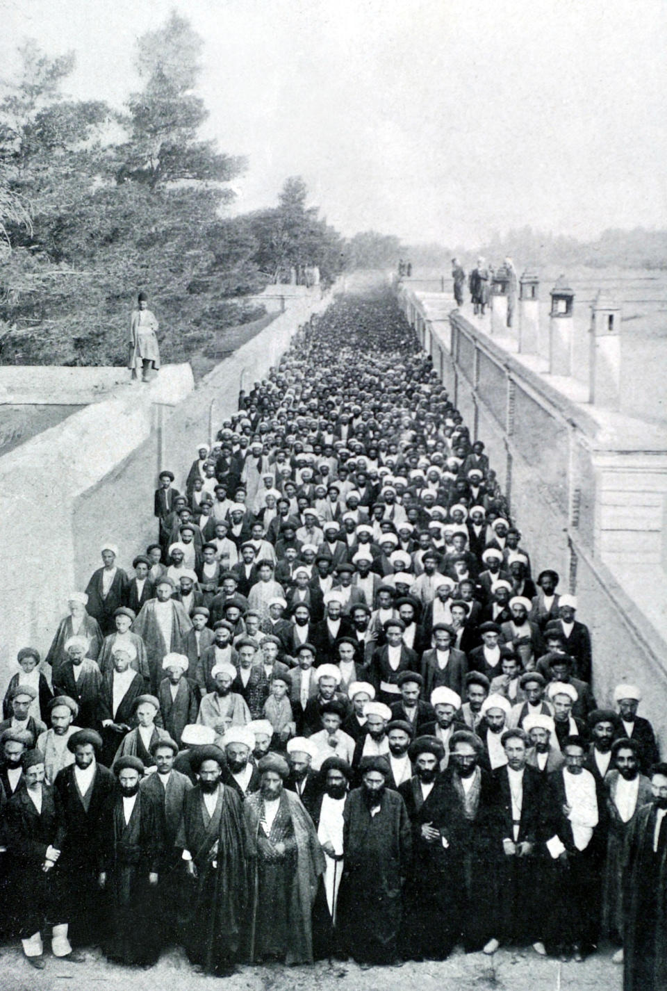 A group of constitutionalist clerics gather outside the British embassy in Tehran, 1906.<span class="copyright">Photo12/UIG/Getty Images</span>