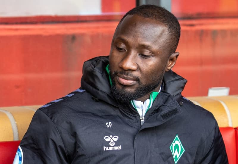 Werder Bremen's Naby Keita sits on the bench during the German Bundesliga soccer match between 1. FC Union Berlin and Werder Bremen at An der Alten Foersterei. Andreas Gora/dpa