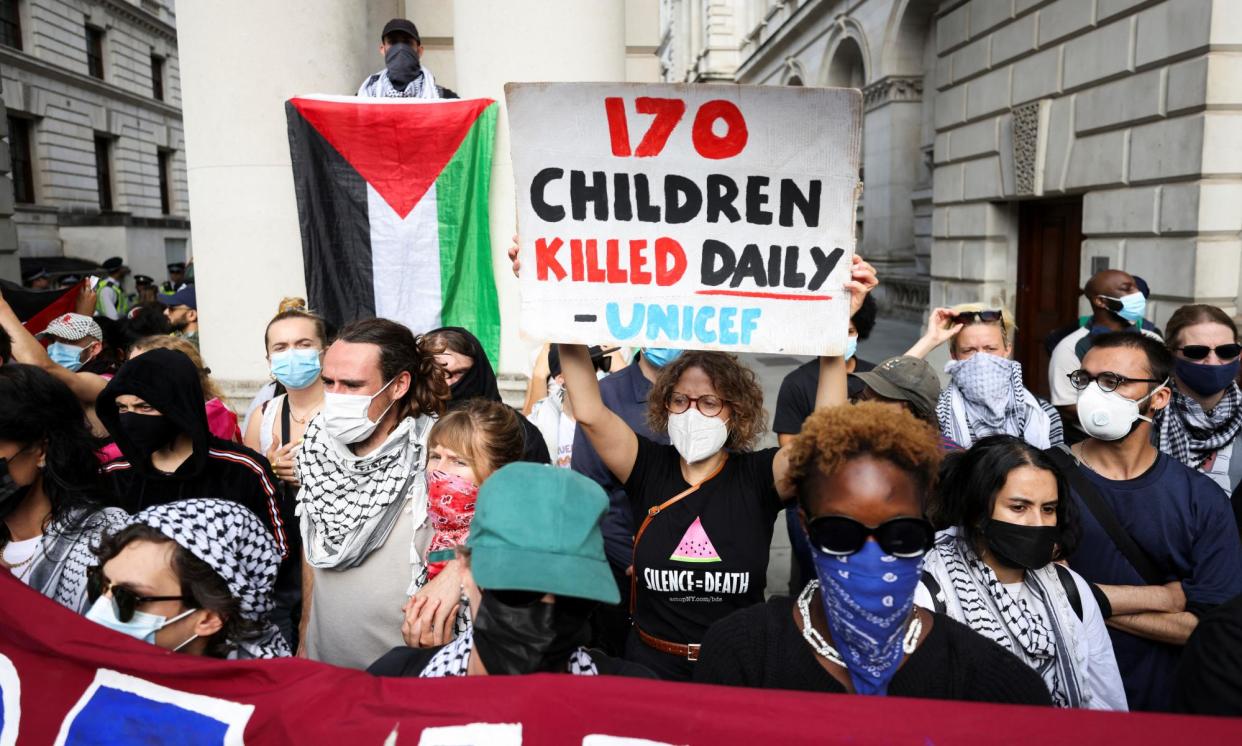 <span>Pro-Palestinian demonstrators outside the Foreign Office. Protesters said six demonstrators had been arrested.</span><span>Photograph: Hollie Adams/Reuters</span>