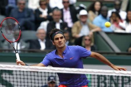 Roger Federer of Switzerland plays a shot to Damir Dzumhur of Bosnia and Herzegovina during their men's singles match at the French Open tennis tournament at the Roland Garros stadium in Paris, France, May 29, 2015. REUTERS/Gonzalo Fuentes