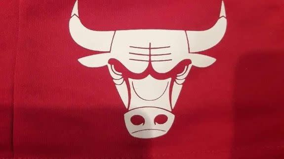 Propuesta alternativa Consistente Arne The Chicago Bulls' logo is NSFW if you flip it upside down