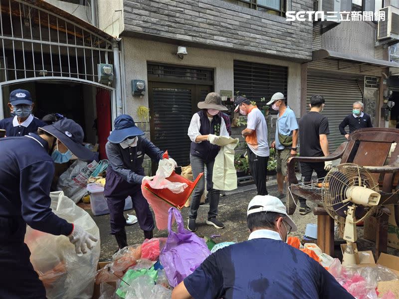 台南市北區該戶「垃圾屋」清理過後，終於可以看得出空間配置。（圖／台南市北區區公所提供）