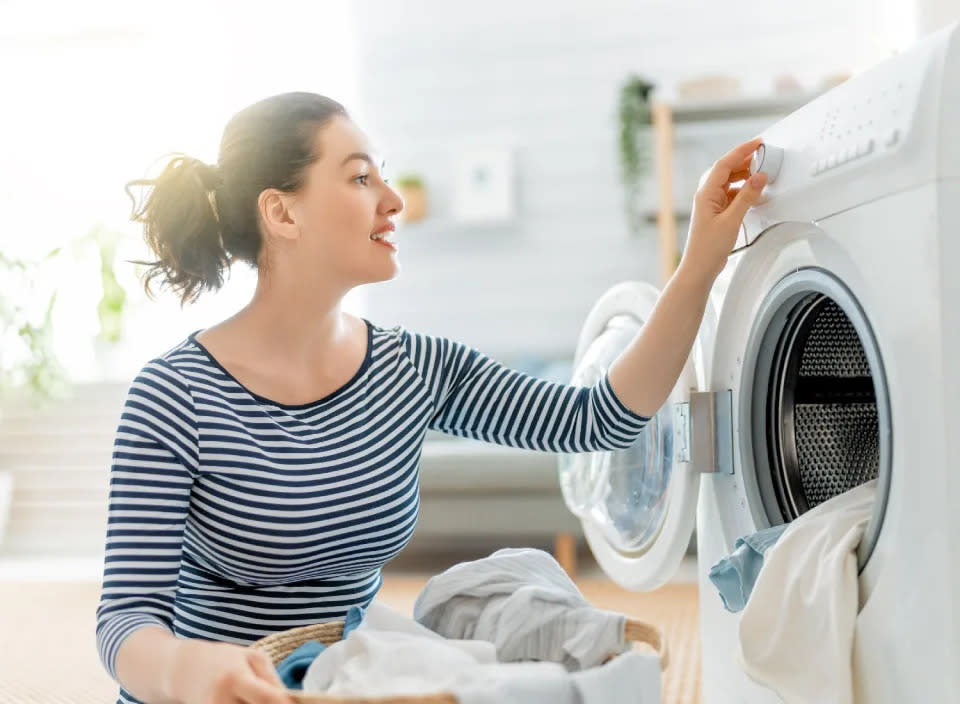 Añade una dosis de elegancia y conveniencia a tu cuarto de la colada con estos productos de lavado imprescindibles. (Fuente: iStock)
