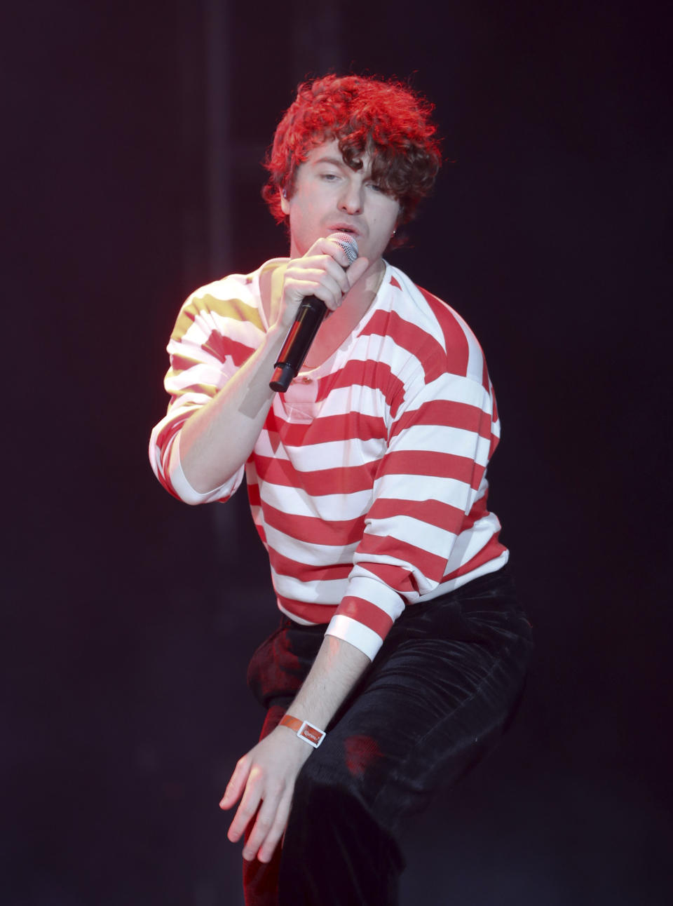 Luke Pritchard de The Kooks durante su concierto en el festival Corona Capital en la Ciudad de México el sábado 17 de noviembre de 2018. (Foto AP/Eduardo Verdugo)