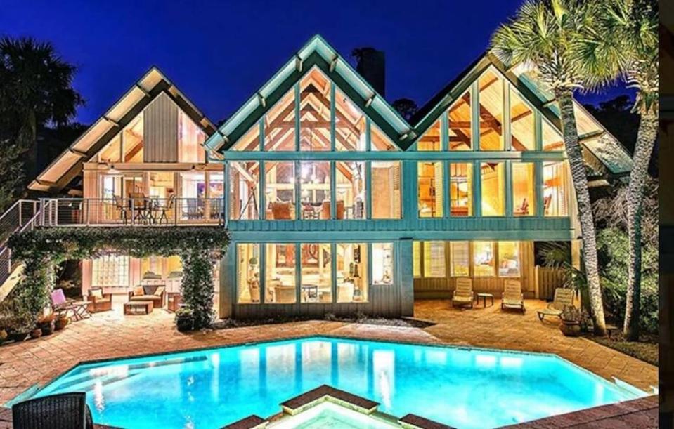 This beautiful vacation home called “Water’s Edge” is one of many luxurious, exclusive rentals in Hilton Head Island you’ll find on Airbnb.