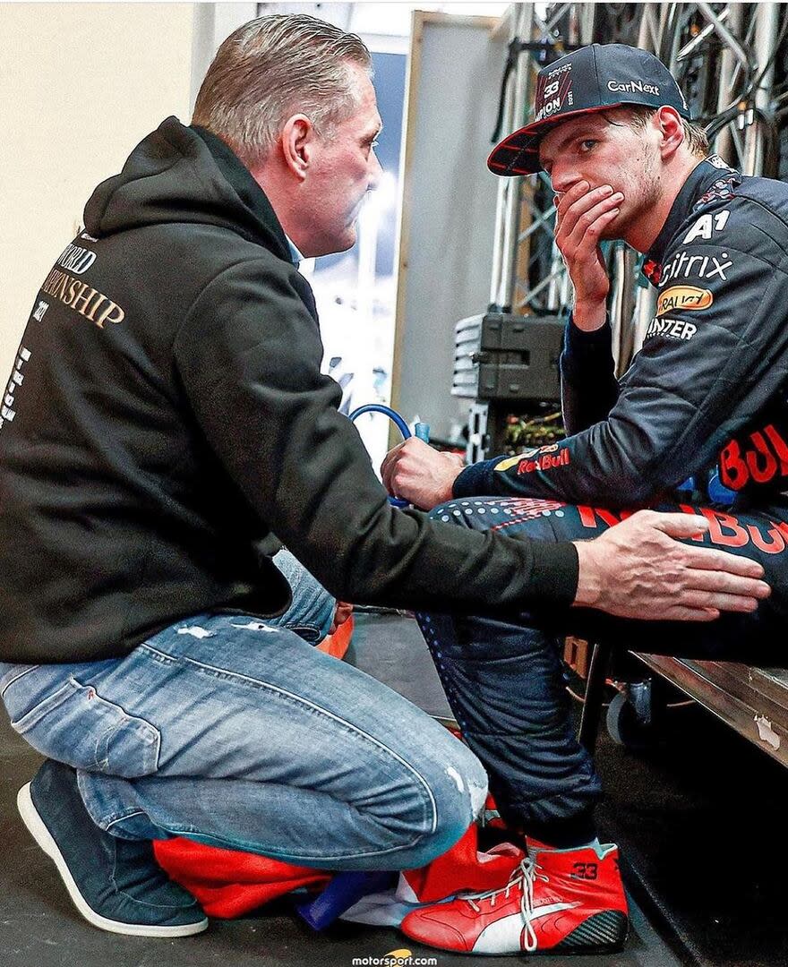 Jos Verstappen aconseja a su hijo Max, tricampeón con Red Bull