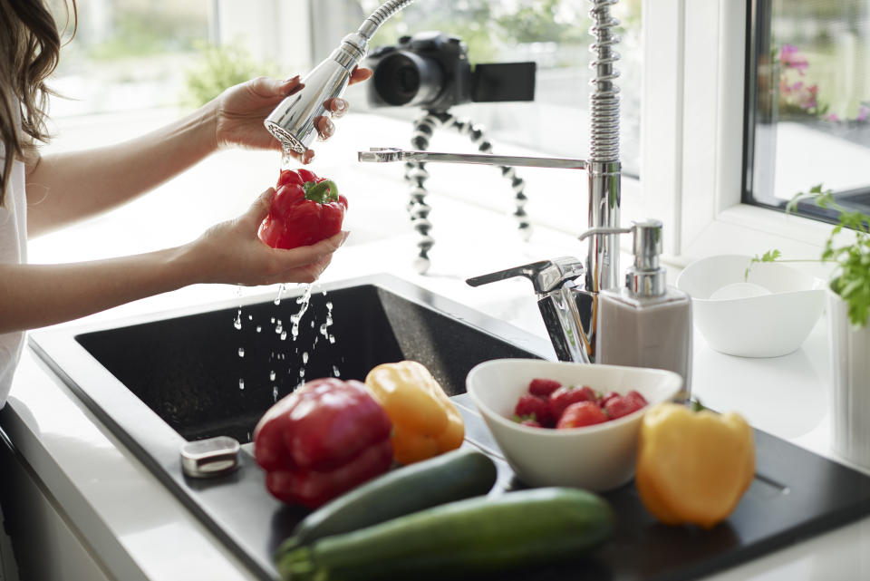 Geflügel nicht waschen, Gemüse schon (Symbolbild: Getty Images)