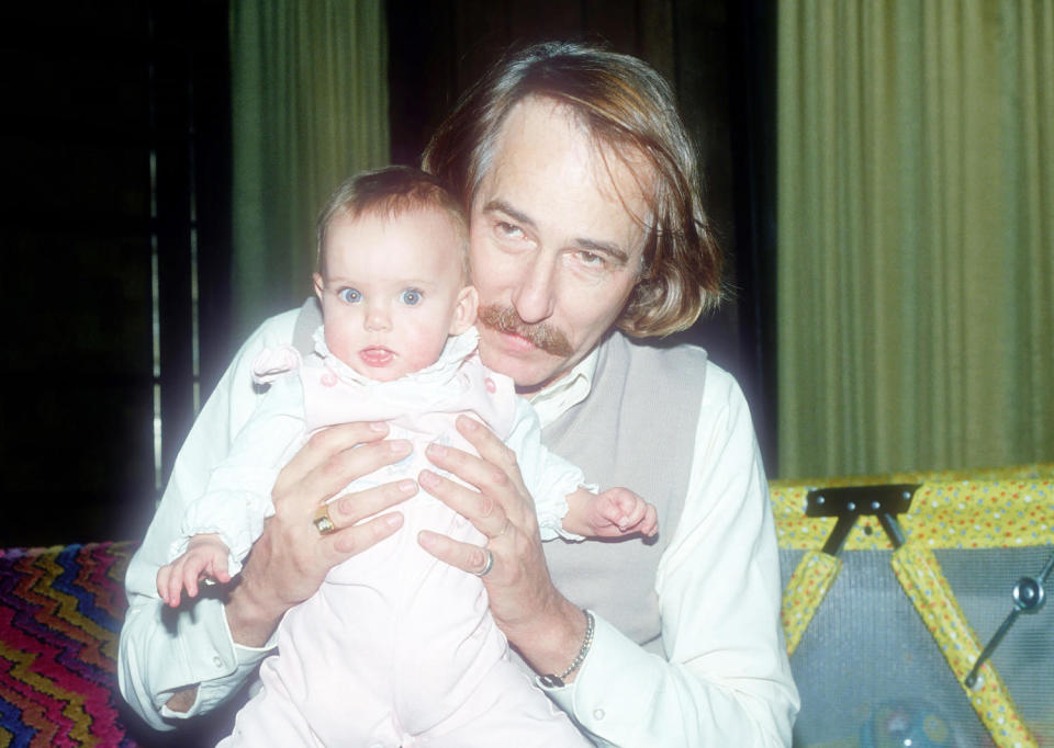 John Phillips hold his daughter, Bijou, on December 1, 1980 in NJ. (Yvonne Hemsey / Getty Images)