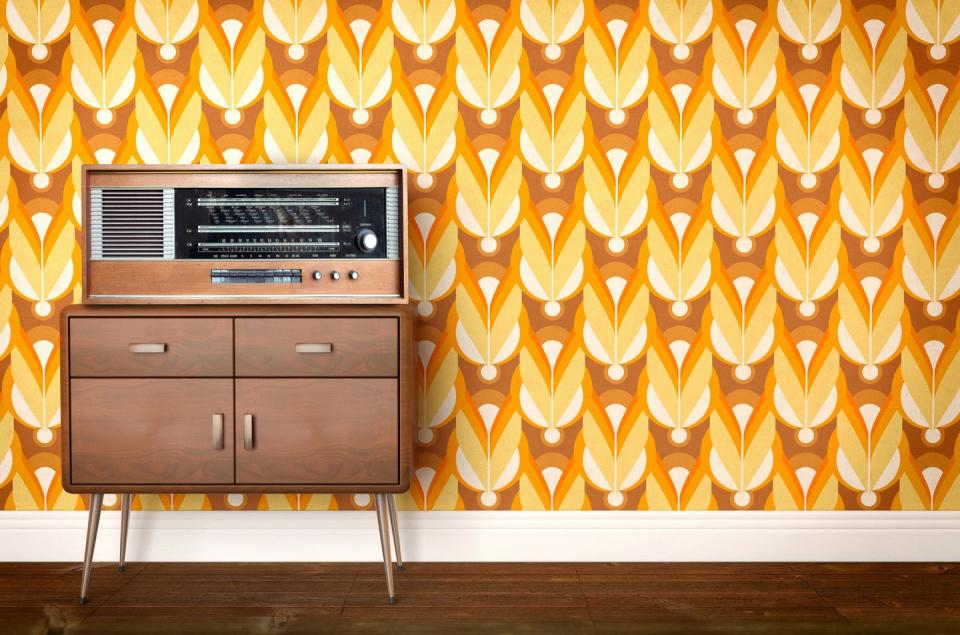 <p>If '70s walls weren't lined with wood paneling, they were sporting paper splashed with with big and bold geometric shapes in bright, contrasting colors. </p>