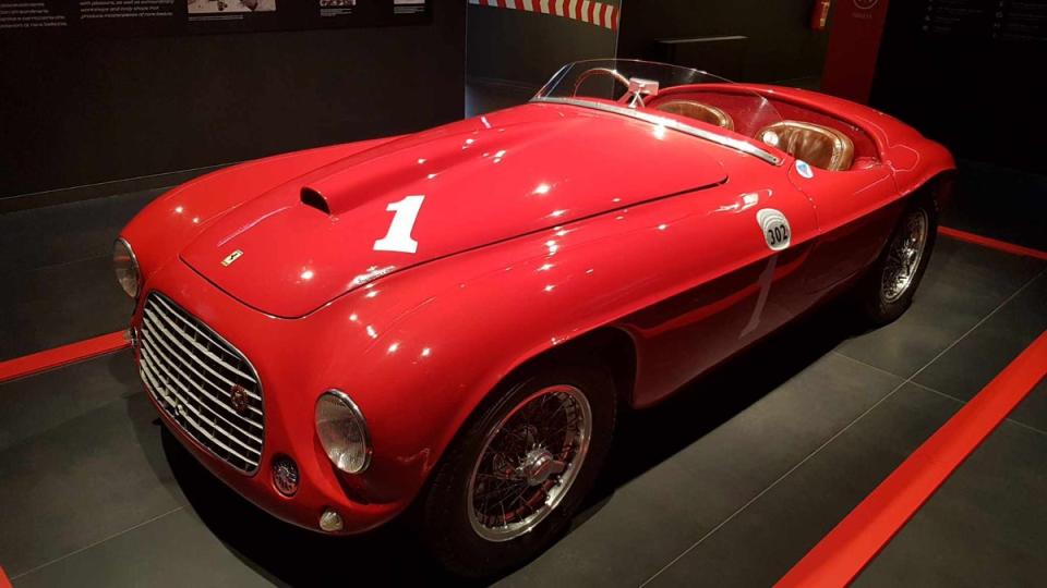 There were a number of vintage Ferraris on display in the museum (ES)