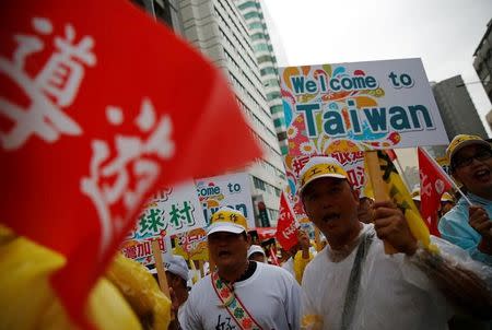 Representatives of Taiwanese tourism industry take part in a march calling for the government to tackle the falling number of Chinese tourists visiting the island since the independence-leaning Democratic Progressive Party leader Tsai Ing-wen took office, in Taipei, Taiwan September 12, 2016. REUTERS/Tyrone Siu/Files