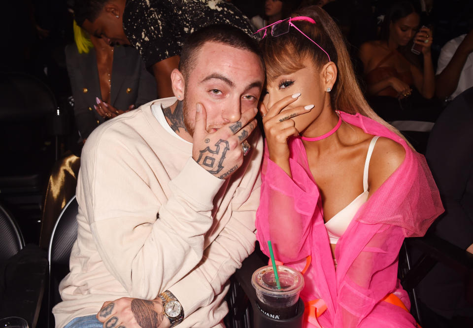 Rapper Mac Miller and singer Ariana Grande pose backstage during the 2016 MTV Video Music Awards at Madison Square Garden on August 28, 2016 in New York City.  (Photo by Jeff Kravitz/FilmMagic)