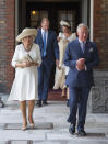 <p>Louis’ Großeltern, Prinz Charles und Herzogin Camilla erschienen gut gelaunt zur Taufe. Nach der Zeremonie luden sie in ihre Residenz, dem Clarence House, zu Tee und Kuchen. (Bild: Dominic Lipinski/Pool Photo via AP Photo) </p>