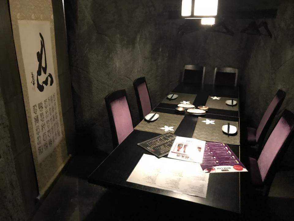 「NINJA KYOTO」忍者餐廳均為包廂室座位隱密。