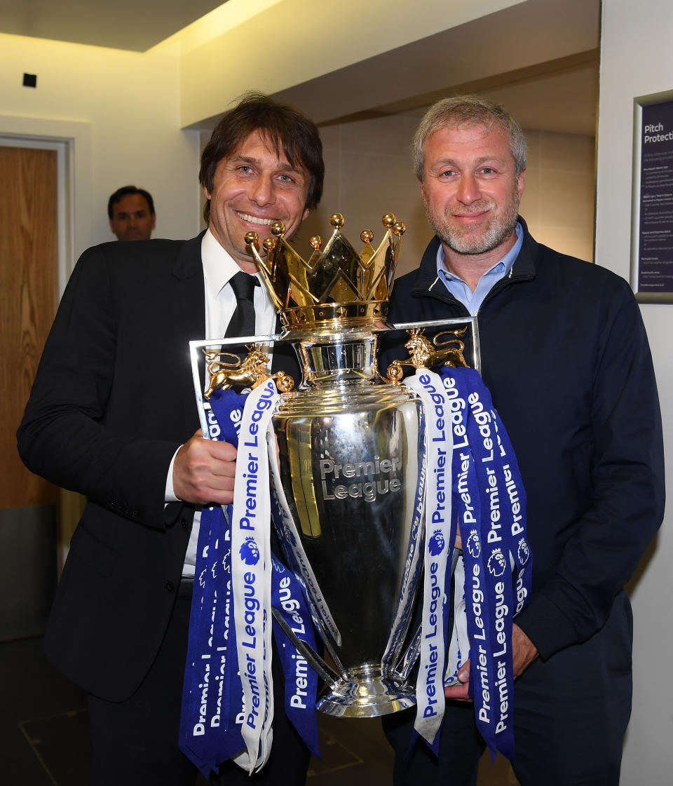 In happier times: Conte and Abramovich with the Premier League trophy