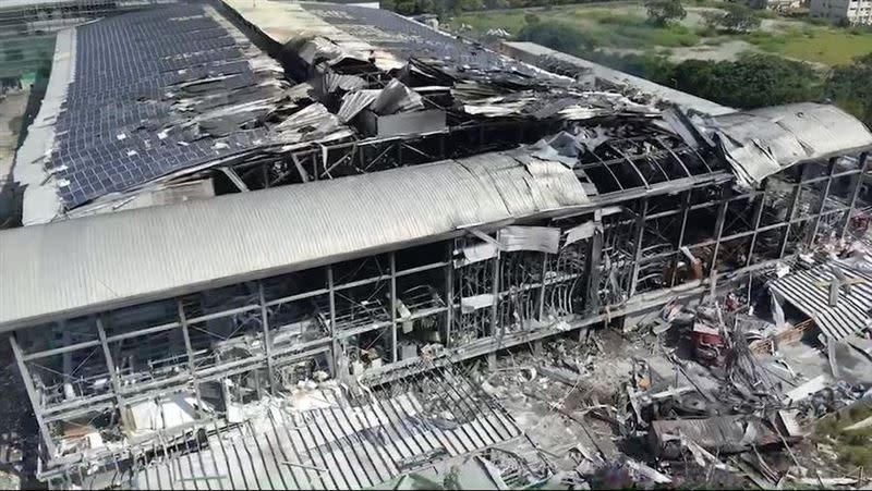 屏東明揚國際工廠22日爆炸起火釀災。（圖／消防局提供）