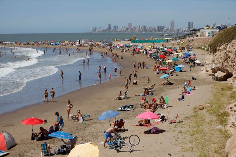 "La perlita del norte", la playa con acantilados y sin servicios que se puede disfrutar muy cerca de Mar del Plata - Créditos: @Mauro V. Rizzi