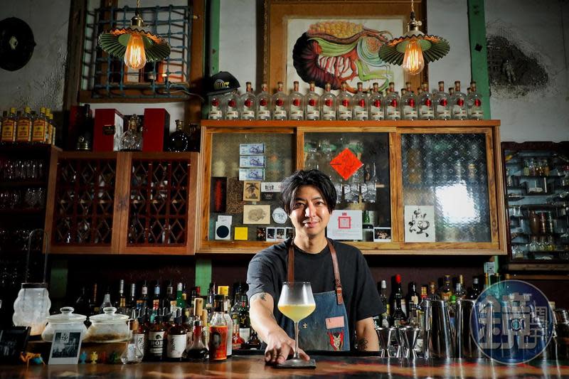 「Bar Cynic吧蟲」主理人蔡懷之（Johnny）喜歡用手邊常見食材，創作出不同以往的調酒風味。