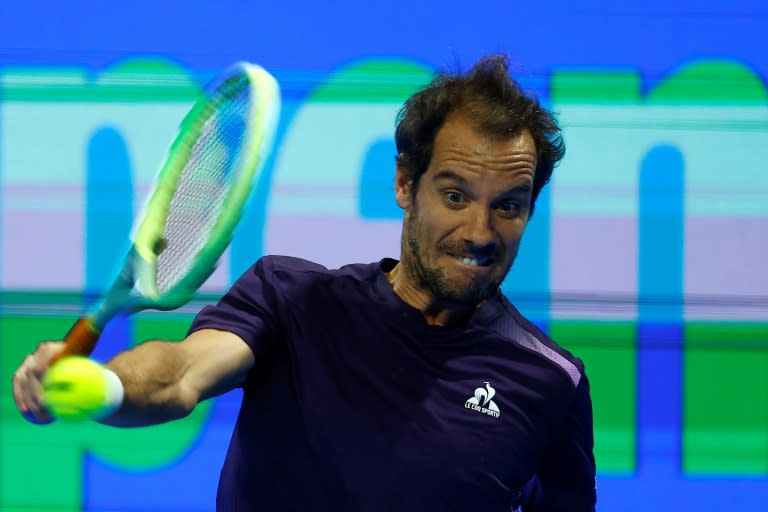 Le revers à une main du Français Richard Gasquet à l'oeuvre lors du tournoi ATP de Doha, le 21 avril 2024 (KARIM JAAFAR)