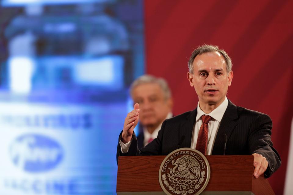 Hugo López-Gatell en conferencia de prensa con el presidente Andrés Manuel López Obrador. (Photo by Francisco Canedo/Xinhua via Getty) (Xinhua/Francisco Canedo via Getty Images)