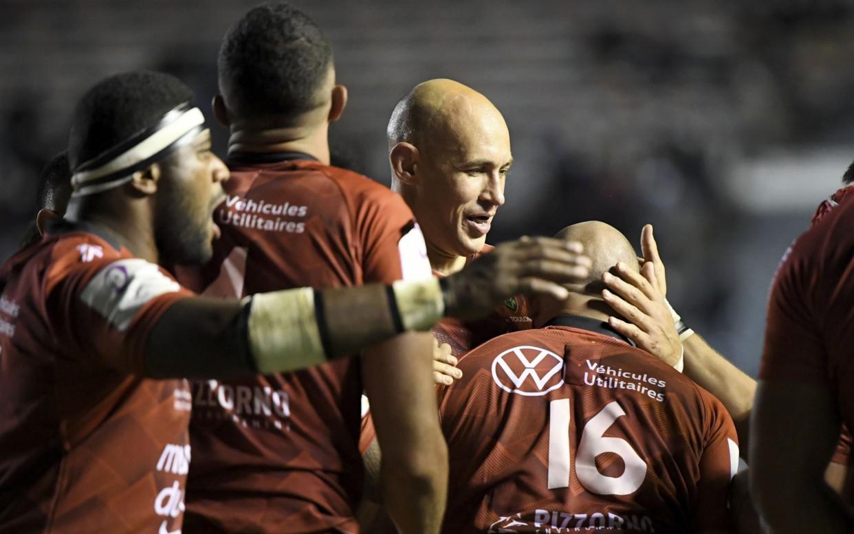 Toulon's Italian number eight Sergio Parisse (R) reacts with team mates during the European Challenge semi final match between RC Toulon and Leicester at the Mayol stadium in Toulon on September 26, 2020. - GETTY IMAGES