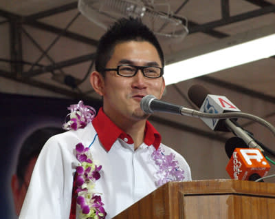 Wilfred Leung assures voters to vote SPP for Bishan-Toa Payoh. (Yahoo! photo/Aeron Chew)