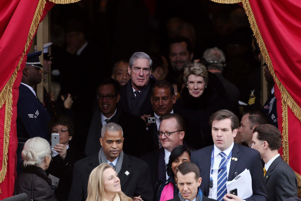 <p>FBI Director Robert Mueller (top L) arrives during the presidential inauguration on the West Front of the U.S. Capitol January 21, 2013 in Washington. Barack Obama was re-elected for a second term as President of the United States. (Photo: Justin Sullivan/Getty Images) </p>