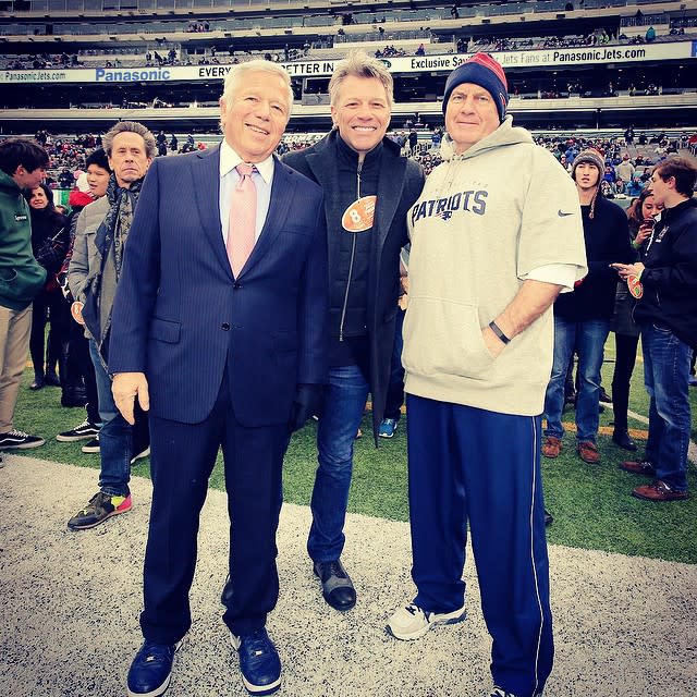 Super Bowl 2014: Macklemore, Joel McHale Celebrate Seattle