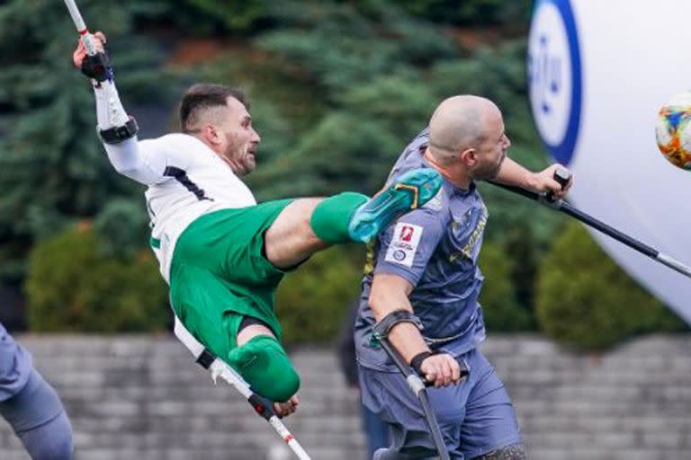 El gol del polaco Marcin Olesky, ganador del premio Puskas: fue el primer futbolista amputado que compitió por un galardón semejante