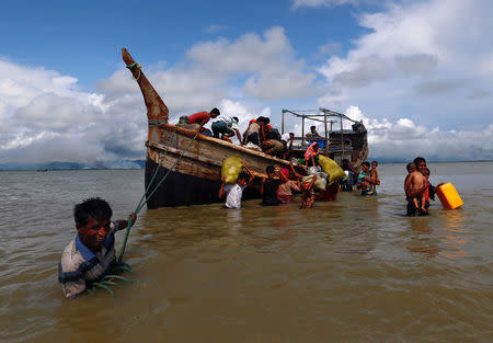 Rohingya refugees get off a boat after crossing the Bangladesh-Myanmar border through the Bay of Bengal in Shah Porir Dwip, Bangladesh September 11, 2017. REUTERS/Danish Siddiqui