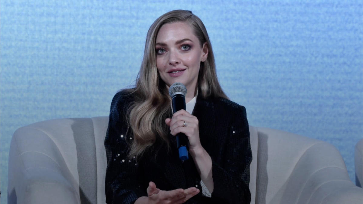 Amanda Seyfried Bent Over Backwards For Wicked Movie Audition But Lost Role To Ariana Gr 